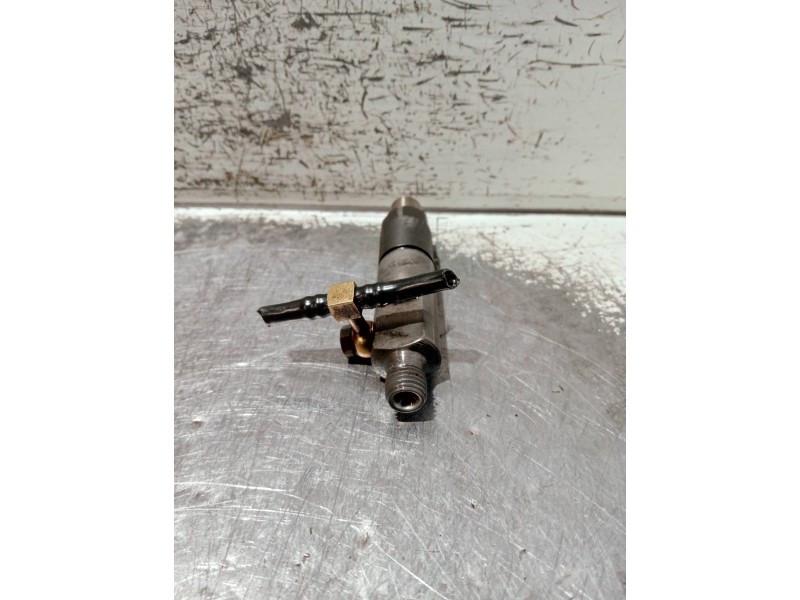 Recambio de inyector para opel movano 2.5 diesel (s8u-772 / l93) referencia OEM IAM KEB58S8 BOSCH 