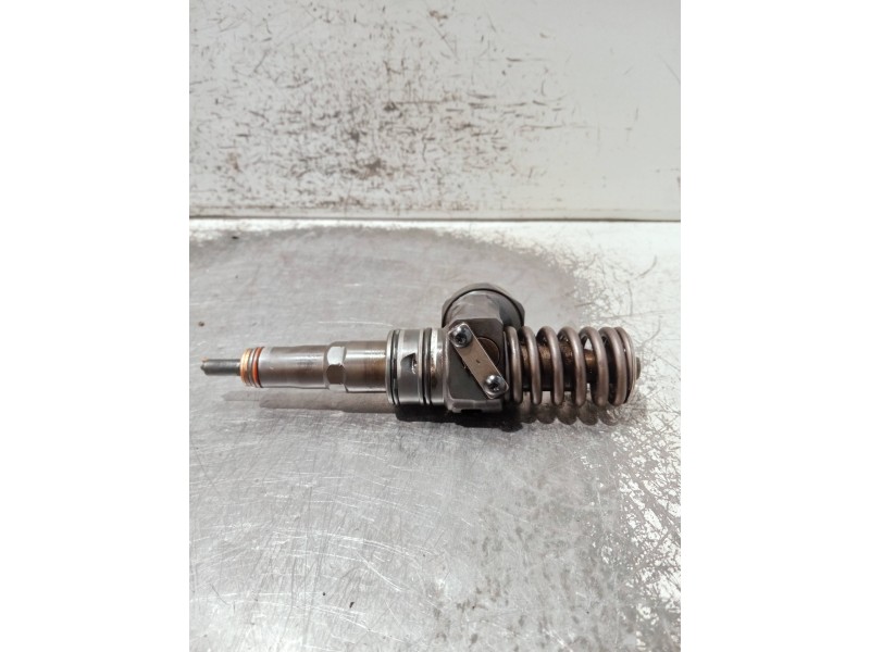Recambio de inyector para volkswagen caddy ka/kb (2k) referencia OEM IAM 038130073BN 0414720313 BOSCH