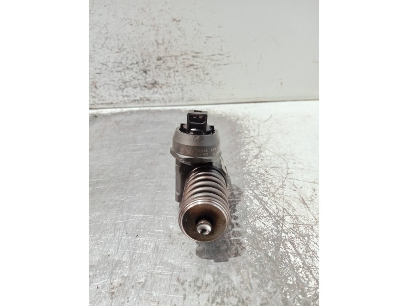 Recambio de inyector para volkswagen caddy ka/kb (2k) referencia OEM IAM 038130073BN 0414720313 BOSCH
