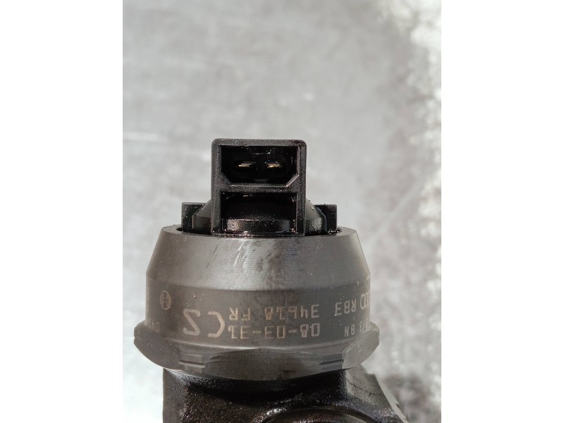Recambio de inyector para volkswagen caddy ka/kb (2k) referencia OEM IAM 038130073BN 0414720313 BOSCH