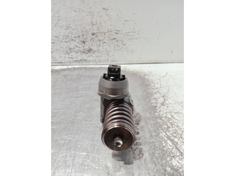 Recambio de inyector para volkswagen caddy ka/kb (2k) referencia OEM IAM 038130073BN 0414720313 BOSCH