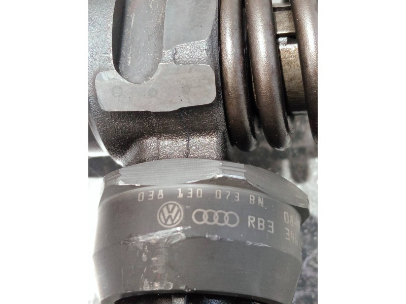 Recambio de inyector para volkswagen caddy ka/kb (2k) referencia OEM IAM 038130073BN 0414720313 BOSCH