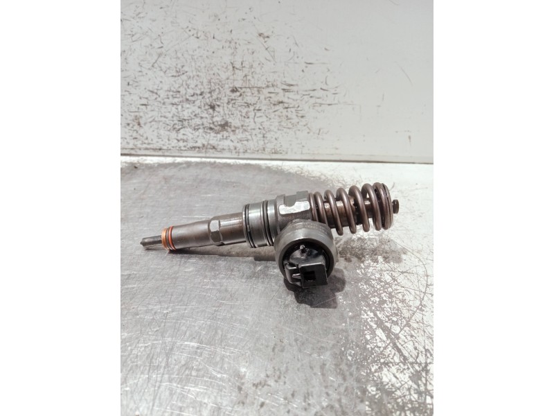 Recambio de inyector para volkswagen caddy ka/kb (2k) referencia OEM IAM 038130073BN 0414720313 BOSCH