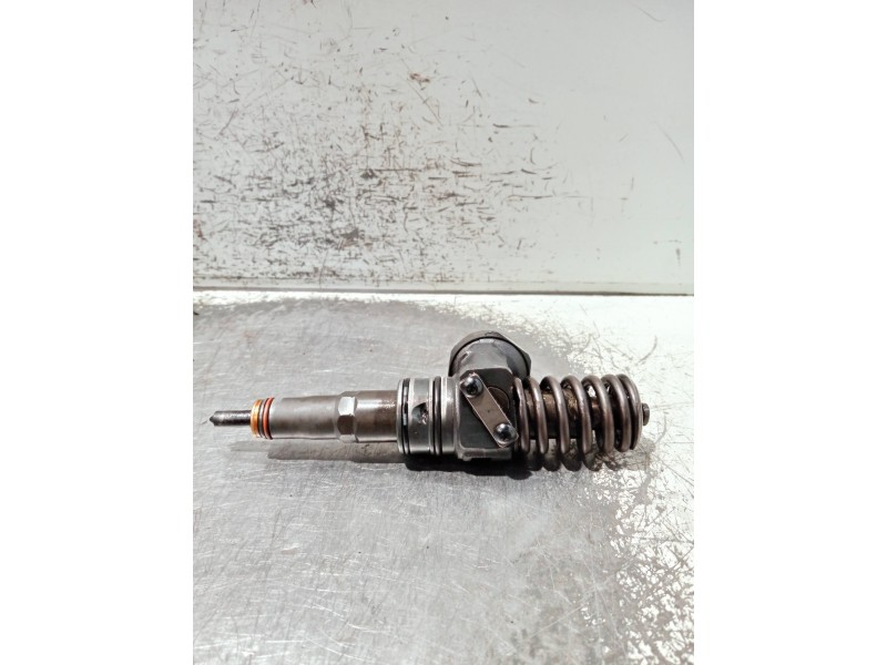 Recambio de inyector para volkswagen caddy ka/kb (2k) referencia OEM IAM 038130073BN 0414720313 BOSCH