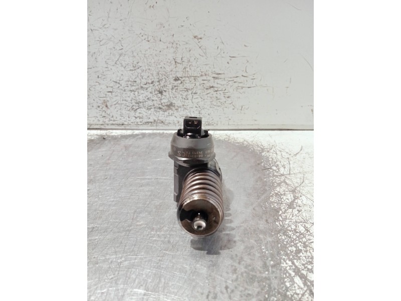 Recambio de inyector para volkswagen caddy ka/kb (2k) referencia OEM IAM 038130073BN 0414720313 BOSCH