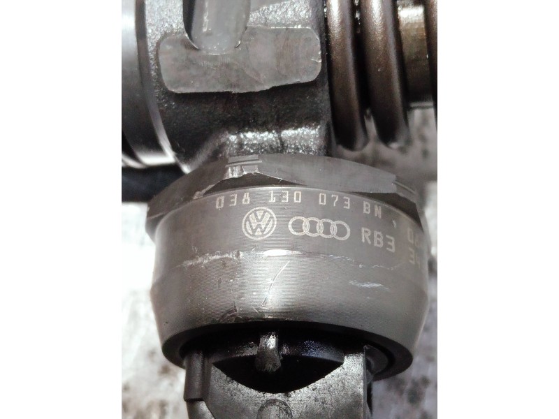 Recambio de inyector para volkswagen caddy ka/kb (2k) referencia OEM IAM 038130073BN 0414720313 BOSCH