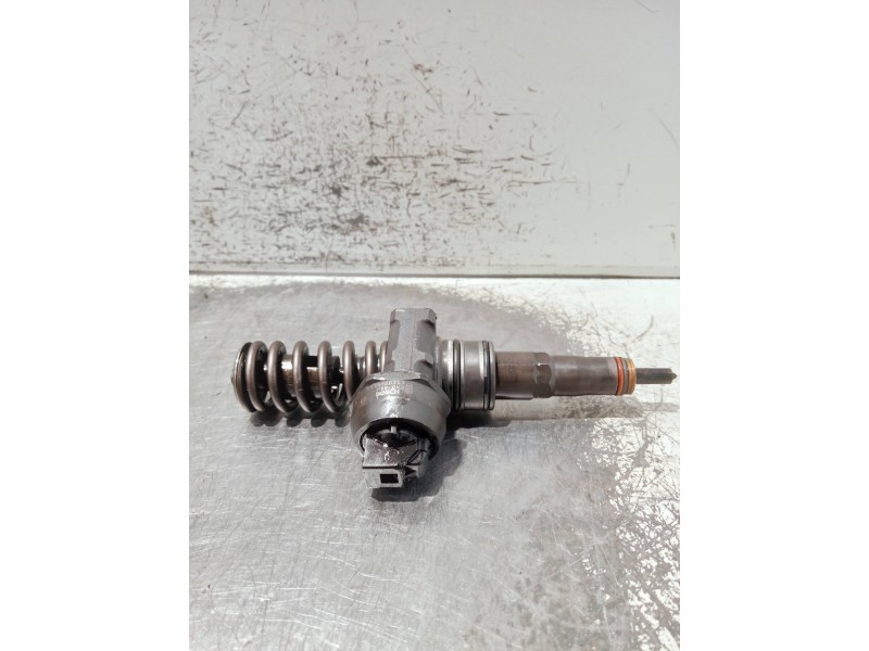 Recambio de inyector para volkswagen caddy ka/kb (2k) referencia OEM IAM 038130073BN 0414720313 BOSCH