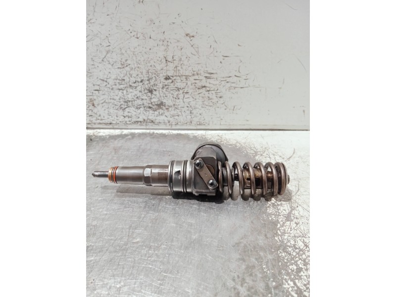Recambio de inyector para volkswagen caddy ka/kb (2k) referencia OEM IAM 038130073BN 0414720313 BOSCH