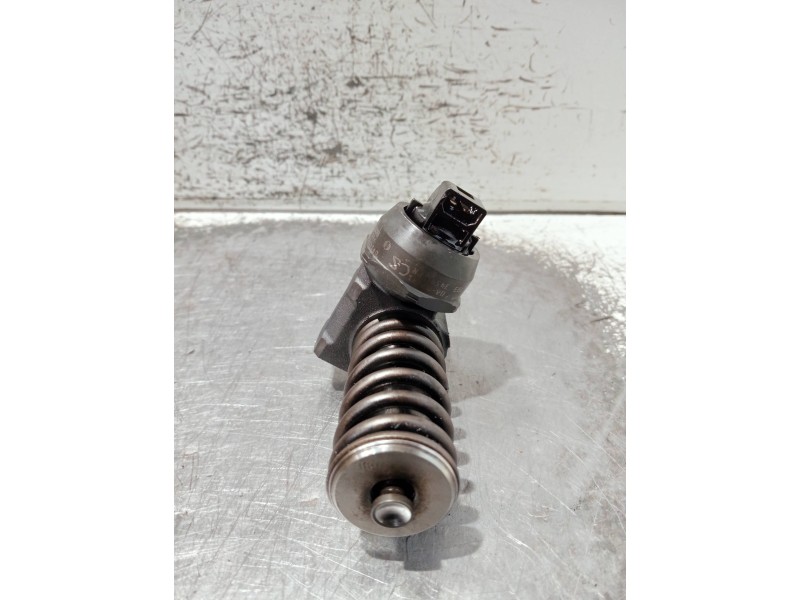 Recambio de inyector para volkswagen caddy ka/kb (2k) referencia OEM IAM 038130073BN 0414720313 BOSCH
