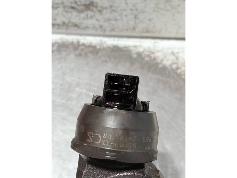 Recambio de inyector para volkswagen caddy ka/kb (2k) referencia OEM IAM 038130073BN 0414720313 BOSCH