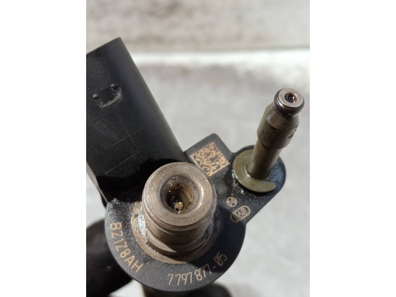 Recambio de inyector para bmw serie 3 coupe (e92) referencia OEM IAM 779787705 0445116001 BOSCH