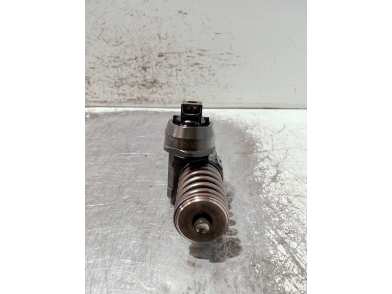 Recambio de inyector para audi a4 avant (8e) referencia OEM IAM 038130073AR 0414720214 BOSCH
