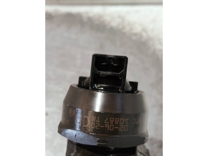 Recambio de inyector para audi a4 avant (8e) referencia OEM IAM 038130073AR 0414720214 BOSCH