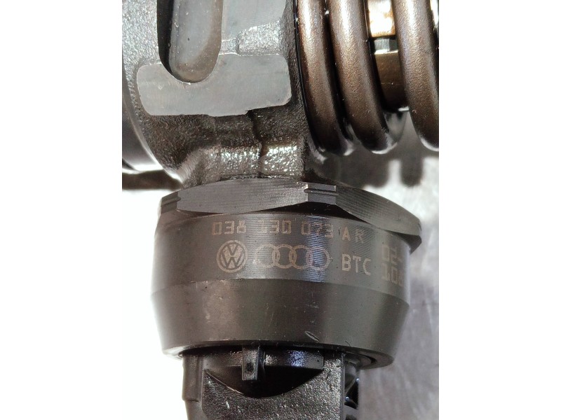 Recambio de inyector para audi a4 avant (8e) referencia OEM IAM 038130073AR 0414720214 BOSCH