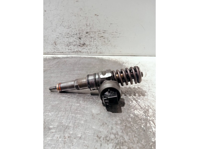 Recambio de inyector para volkswagen caddy ka/kb (2k) referencia OEM IAM 038130073BN 0414720313 BOSCH