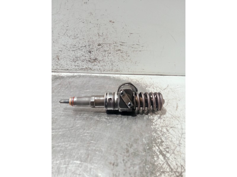 Recambio de inyector para volkswagen caddy ka/kb (2k) referencia OEM IAM 038130073BN 0414720313 BOSCH