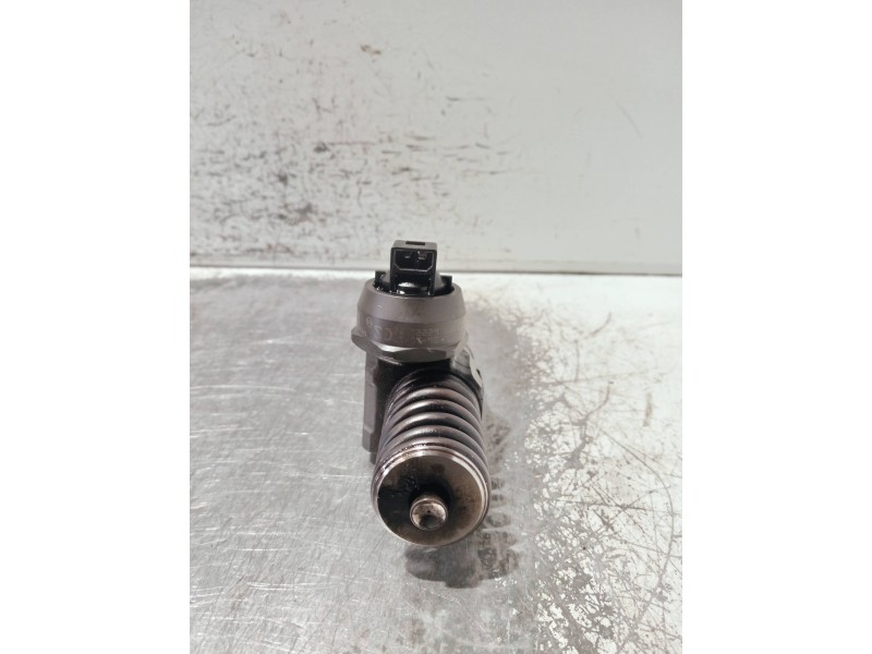 Recambio de inyector para volkswagen caddy ka/kb (2k) referencia OEM IAM 038130073BN 0414720313 BOSCH
