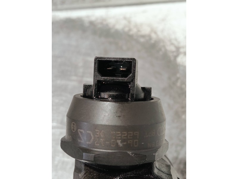 Recambio de inyector para volkswagen caddy ka/kb (2k) referencia OEM IAM 038130073BN 0414720313 BOSCH