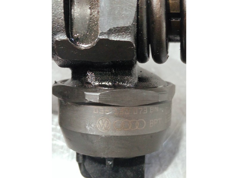 Recambio de inyector para volkswagen caddy ka/kb (2k) referencia OEM IAM 038130073BN 0414720313 BOSCH