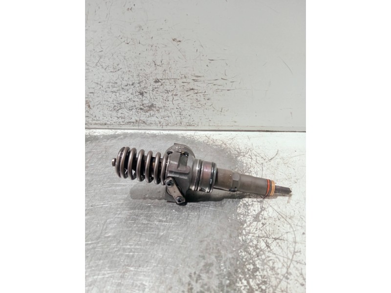 Recambio de inyector para volkswagen caddy ka/kb (2k) referencia OEM IAM 038130073BN 0414720313 BOSCH