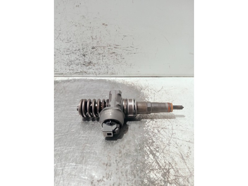 Recambio de inyector para volkswagen caddy ka/kb (2k) referencia OEM IAM 038130073BN 0414720313 BOSCH
