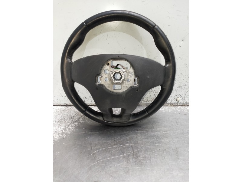 Recambio de volante para volvo v40 referencia OEM IAM 34110217B P31250592 