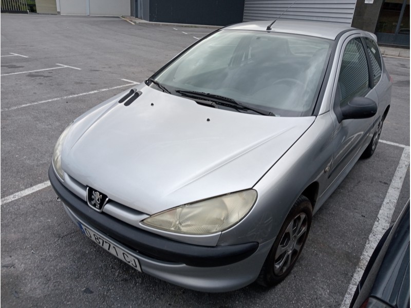 peugeot 206 berlina del año 2000