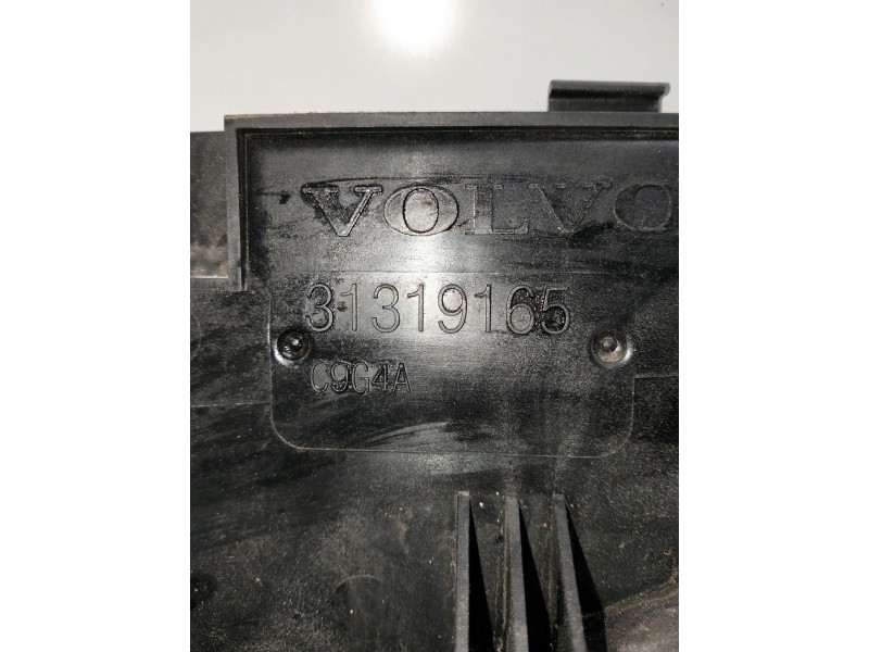 Recambio de electroventilador para volvo v40 referencia OEM IAM 31319165  