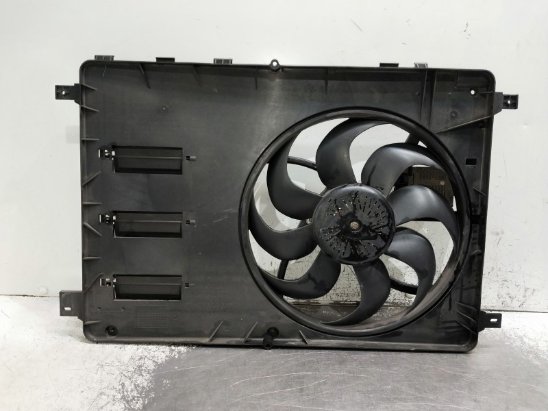 Recambio de electroventilador para volvo v40 referencia OEM IAM 31319165  