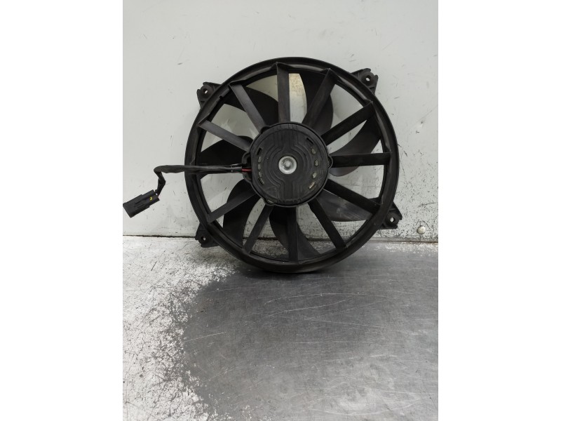 Recambio de electroventilador para peugeot 5008 referencia OEM IAM 988495H  