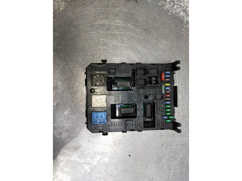 Recambio de caja reles / fusibles para peugeot 5008 referencia OEM IAM 9678477180 BSI04EVK0400 230349101