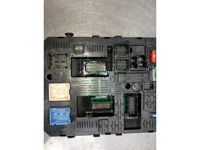 Recambio de caja reles / fusibles para peugeot 5008 referencia OEM IAM 9678477180 BSI04EVK0400 230349101