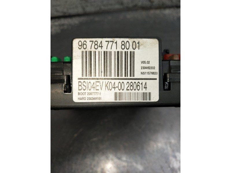 Recambio de caja reles / fusibles para peugeot 5008 referencia OEM IAM 9678477180 BSI04EVK0400 230349101