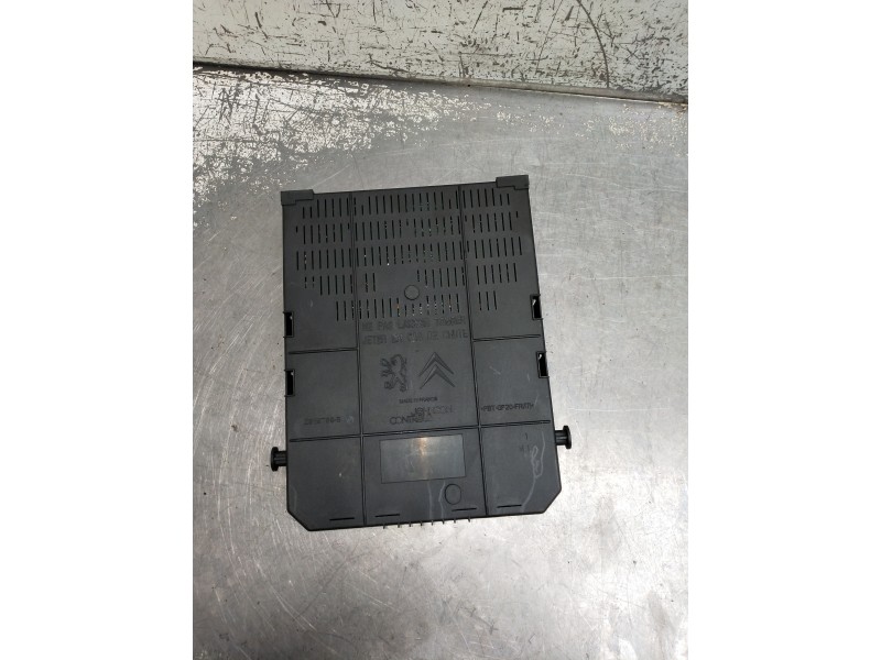 Recambio de caja reles / fusibles para peugeot 5008 referencia OEM IAM 9678477180 BSI04EVK0400 230349101