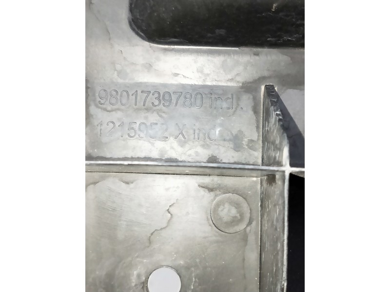 Recambio de travesaño inferior para citroen c4 cactus bluehdi 100 referencia OEM IAM 9801739780  