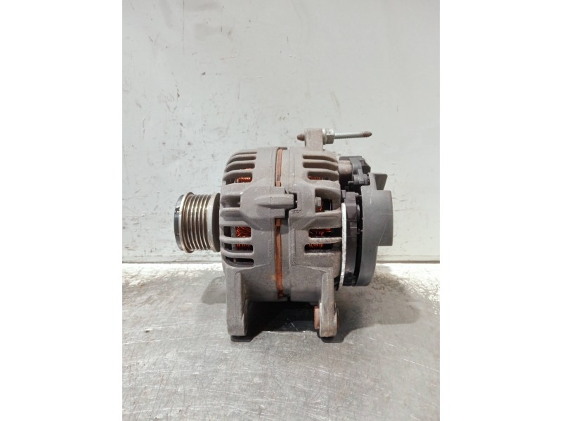 Recambio de alternador para renault clio iii referencia OEM IAM 8200660033 0124425071 