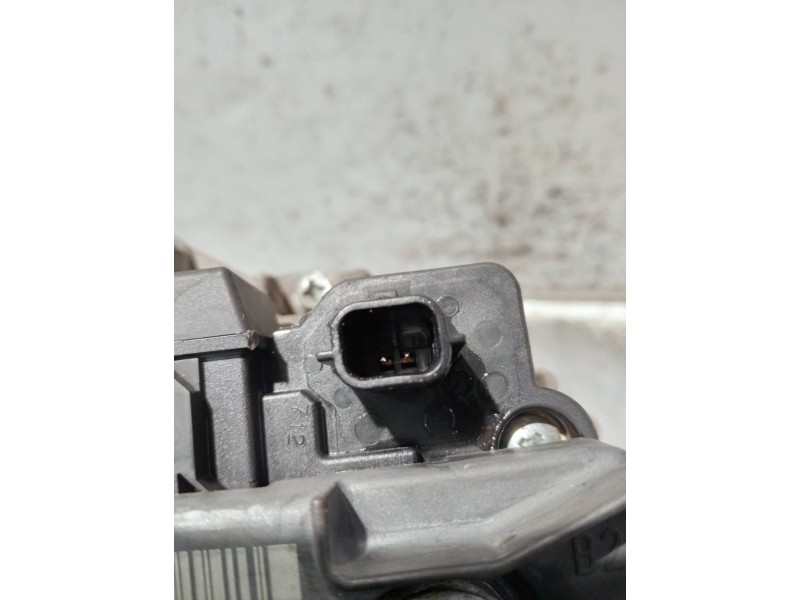 Recambio de alternador para renault clio iii referencia OEM IAM 8200660033 0124425071 