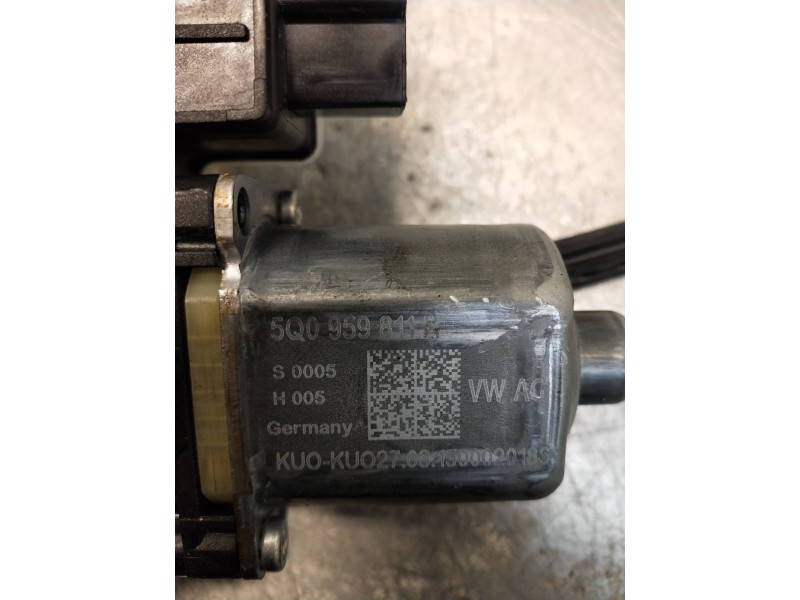 Recambio de motor elevalunas trasero izquierdo para seat leon (5f1) referencia OEM IAM 5Q0959811A  5P RANCHERA