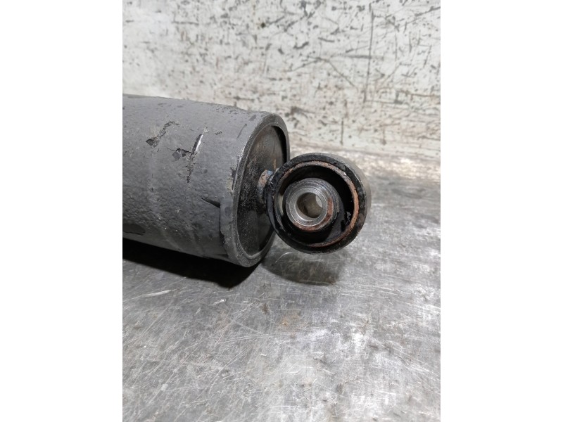 Recambio de amortiguador trasero izquierdo para chrysler voyager (rg) 2.8 crd cat referencia OEM IAM 894104000417  