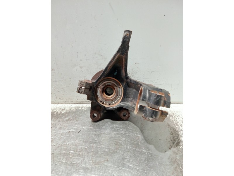 Recambio de mangueta delantera izquierda para peugeot 205 berlina 1.4 plus referencia OEM IAM   