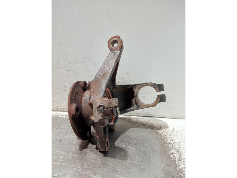 Recambio de mangueta delantera izquierda para peugeot 205 berlina 1.4 plus referencia OEM IAM   