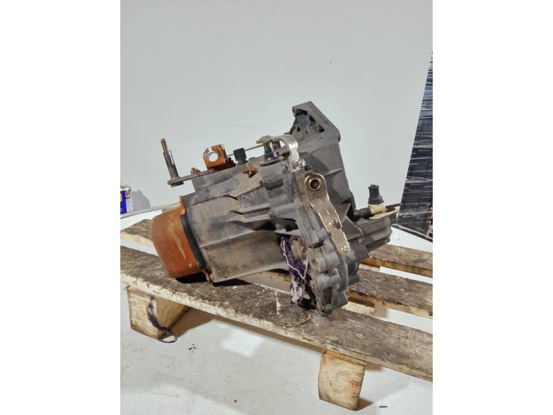 Recambio de caja cambios para peugeot 205 berlina 1.4 plus referencia OEM IAM 2CB21 010158 5V