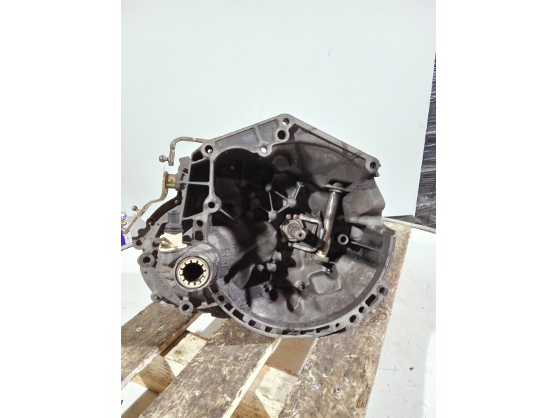 Recambio de caja cambios para peugeot 205 berlina 1.4 plus referencia OEM IAM 2CB21 010158 5V