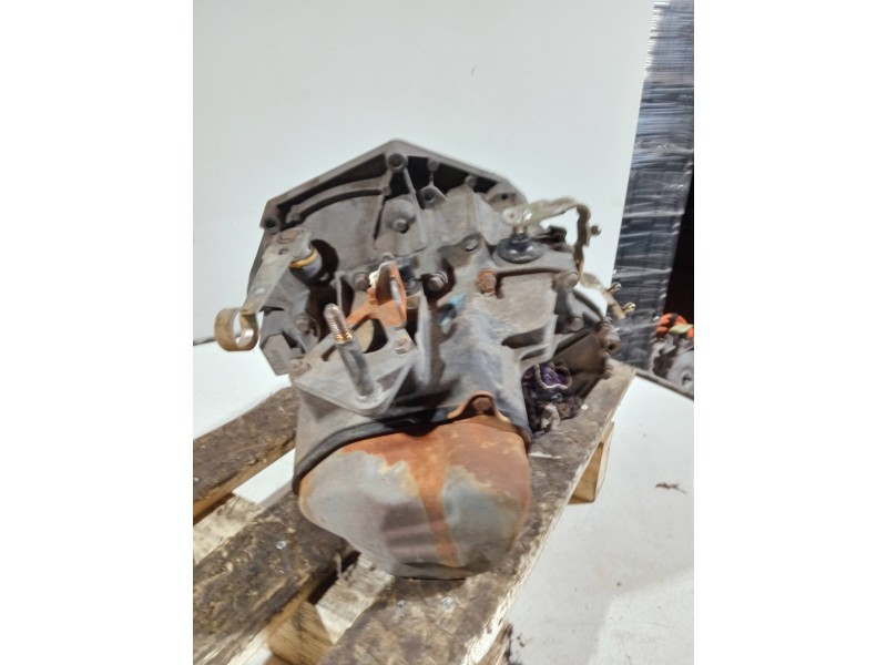 Recambio de caja cambios para peugeot 205 berlina 1.4 plus referencia OEM IAM 2CB21 010158 5V