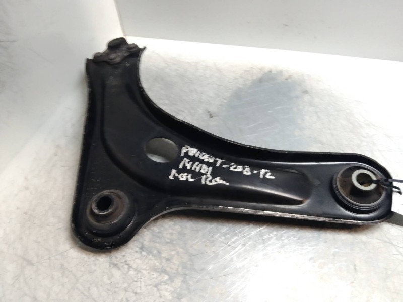 Recambio de brazo suspension inferior delantero izquierdo para peugeot 208 like referencia OEM IAM   