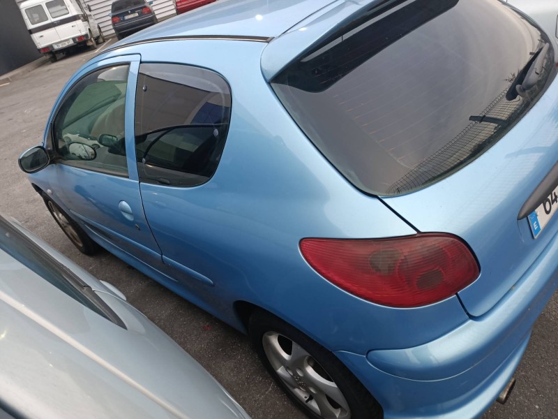 peugeot 206 berlina del año 2004