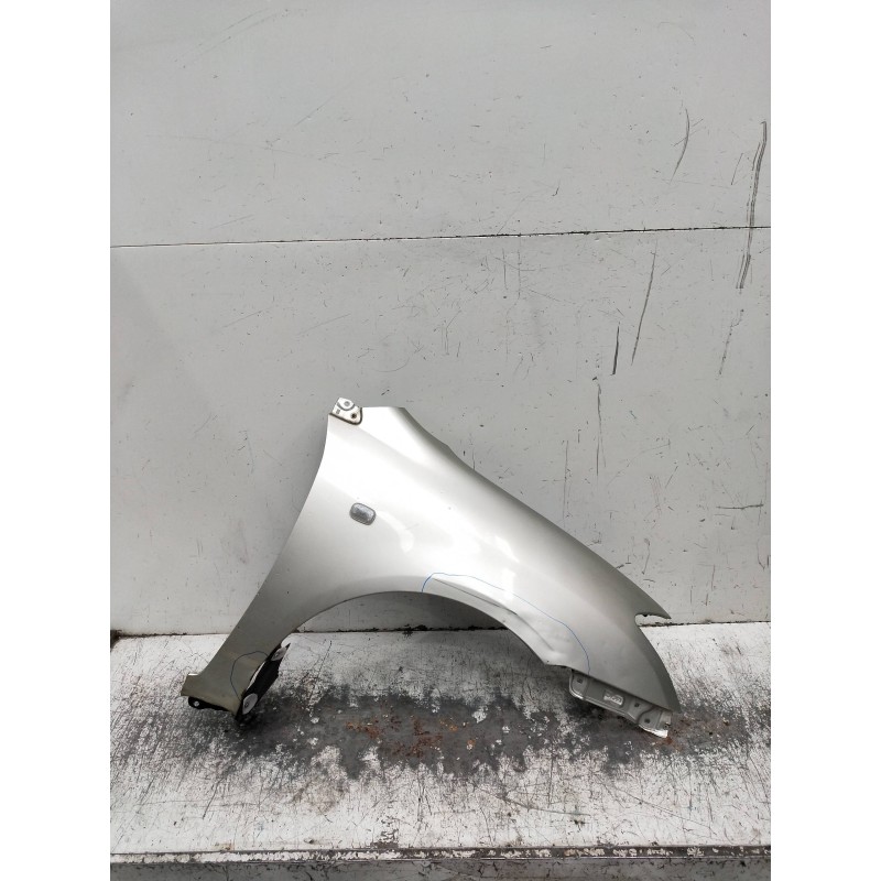 Recambio de aleta delantera derecha para toyota corolla (e12) 2.0 d-4d sol berlina referencia OEM IAM   