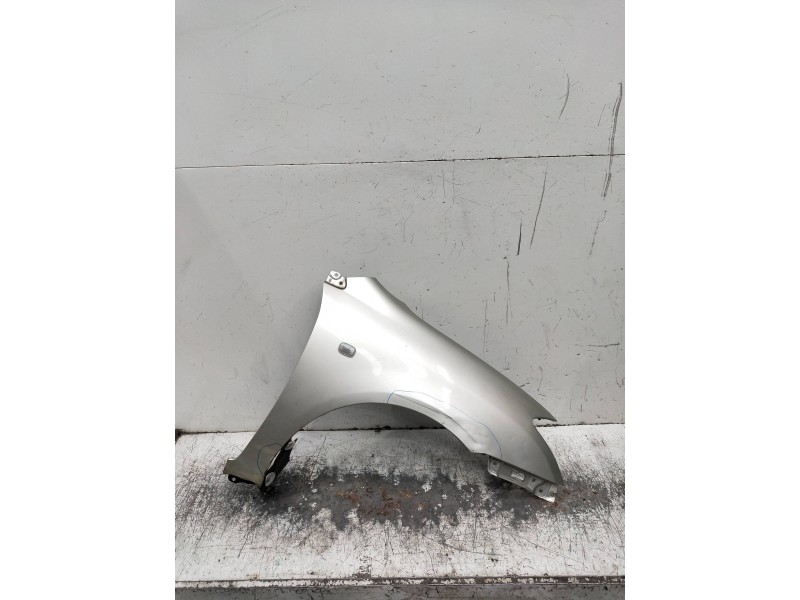 Recambio de aleta delantera derecha para toyota corolla (e12) 2.0 d-4d sol berlina referencia OEM IAM   