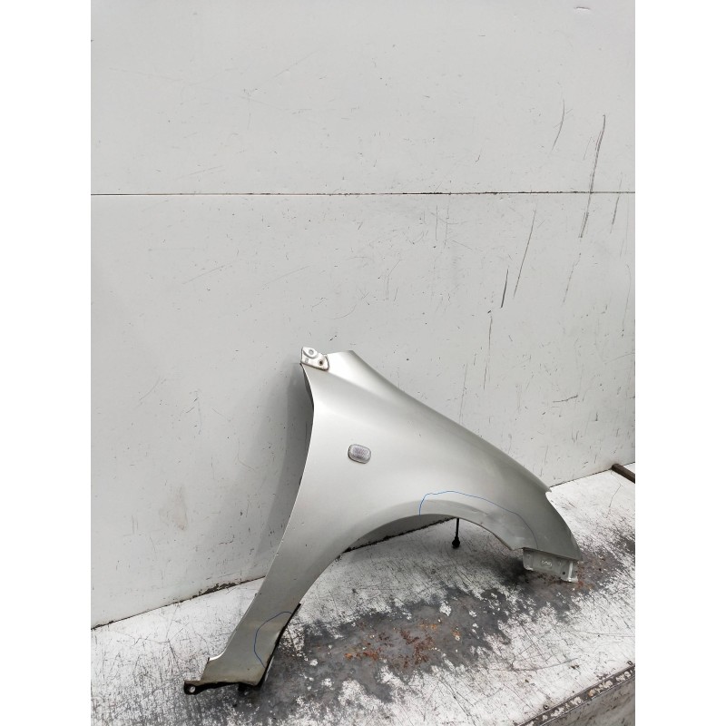 Recambio de aleta delantera derecha para toyota corolla (e12) 2.0 d-4d sol berlina referencia OEM IAM   