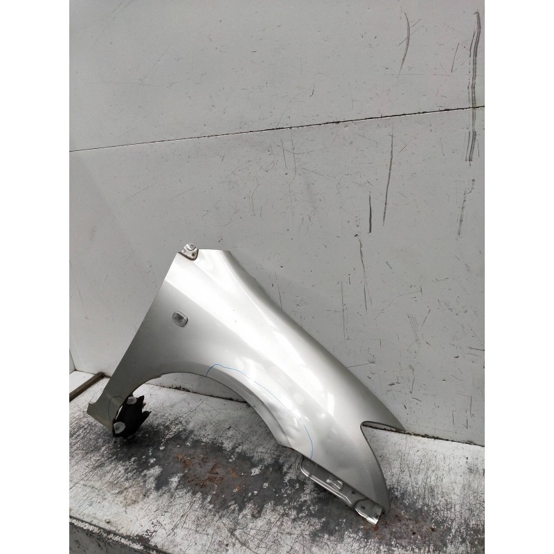 Recambio de aleta delantera derecha para toyota corolla (e12) 2.0 d-4d sol berlina referencia OEM IAM   